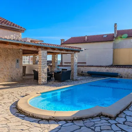 Villa Dalmacija *